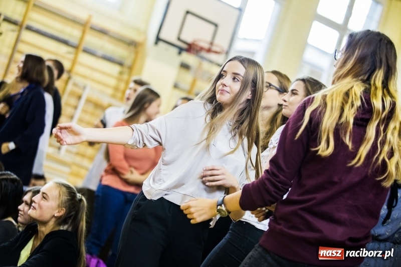 Zdjęcie w galerii na portalu naszraciborz.pl: Turniej gier i zabaw językowych dla uczniów II LO w Raciborzu wiadomości z regionu