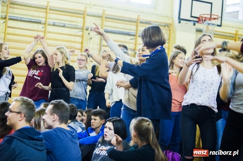 Zdjęcie w galerii na portalu naszraciborz.pl: Turniej gier i zabaw językowych dla uczniów II LO w Raciborzu wiadomości z regionu