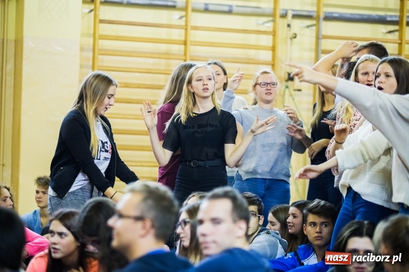 Zdjęcie w galerii na portalu naszraciborz.pl: Turniej gier i zabaw językowych dla uczniów II LO w Raciborzu wiadomości z regionu