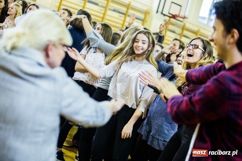 Zdjęcie w galerii na portalu naszraciborz.pl: Turniej gier i zabaw językowych dla uczniów II LO w Raciborzu wiadomości z regionu
