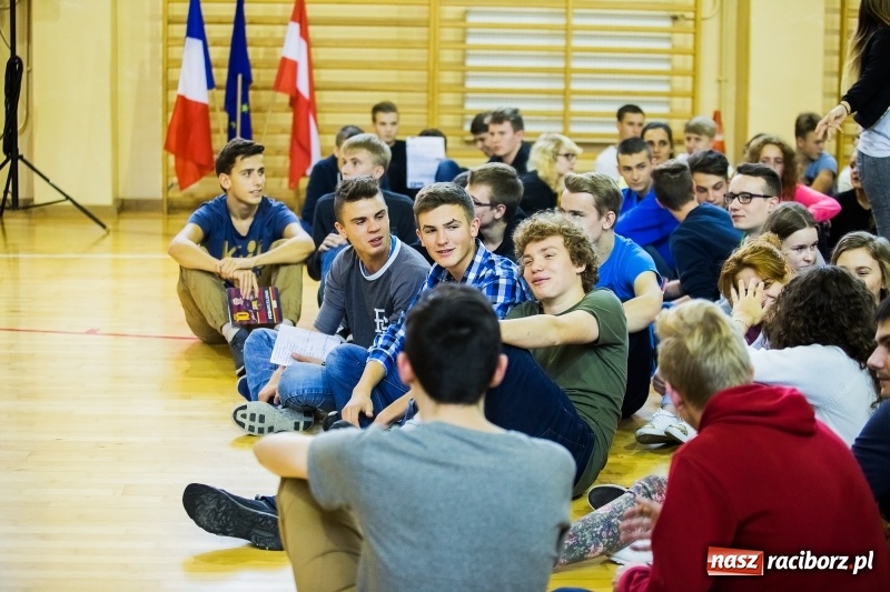 Zdjęcie w galerii na portalu naszraciborz.pl: Turniej gier i zabaw językowych dla uczniów II LO w Raciborzu wiadomości z regionu