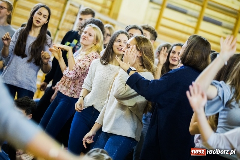 Zdjęcie w galerii na portalu naszraciborz.pl: Turniej gier i zabaw językowych dla uczniów II LO w Raciborzu wiadomości z regionu