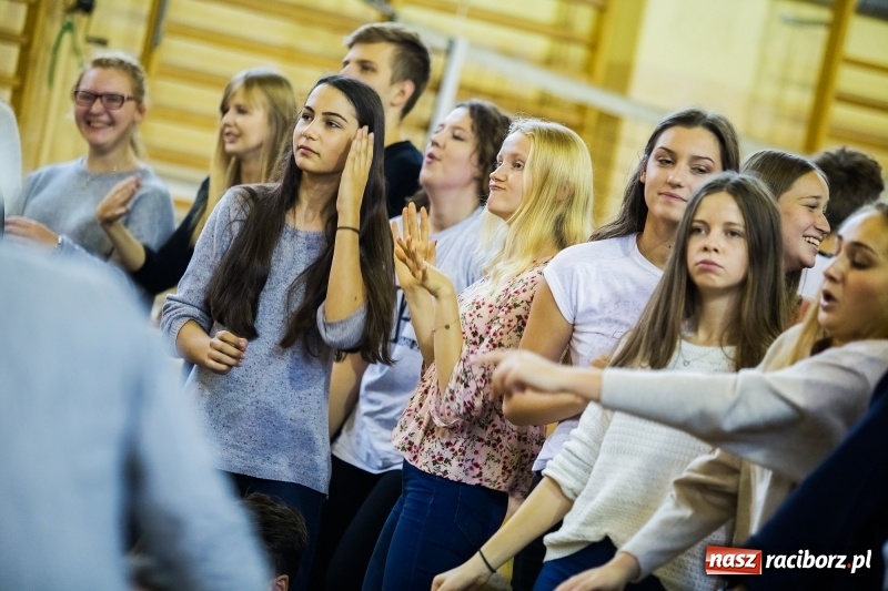 Zdjęcie w galerii na portalu naszraciborz.pl: Turniej gier i zabaw językowych dla uczniów II LO w Raciborzu wiadomości z regionu