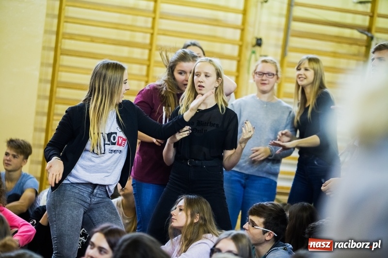 Zdjęcie w galerii na portalu naszraciborz.pl: Turniej gier i zabaw językowych dla uczniów II LO w Raciborzu wiadomości z regionu