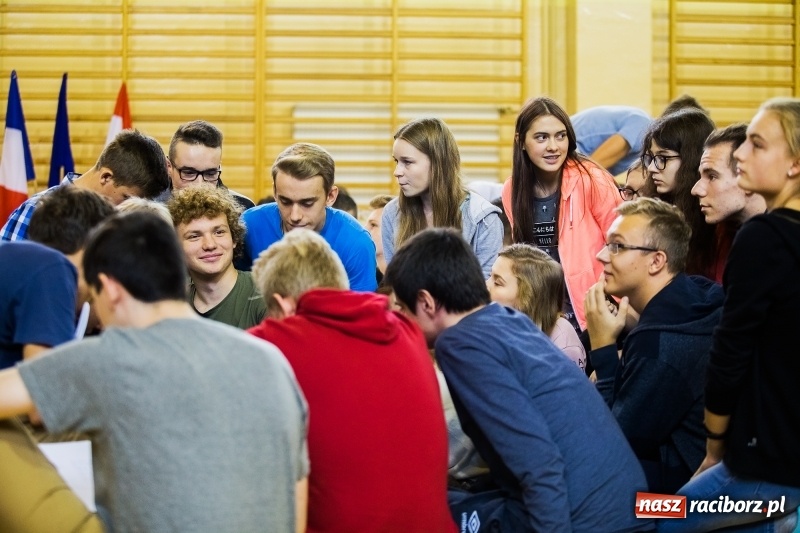 Zdjęcie w galerii na portalu naszraciborz.pl: Turniej gier i zabaw językowych dla uczniów II LO w Raciborzu wiadomości z regionu