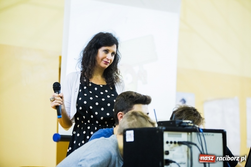 Zdjęcie w galerii na portalu naszraciborz.pl: Turniej gier i zabaw językowych dla uczniów II LO w Raciborzu wiadomości z regionu