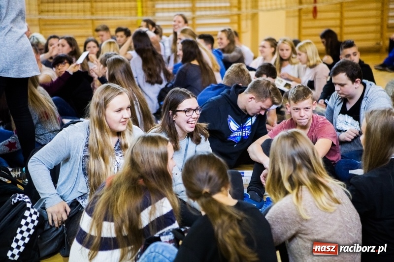 Zdjęcie w galerii na portalu naszraciborz.pl: Turniej gier i zabaw językowych dla uczniów II LO w Raciborzu wiadomości z regionu