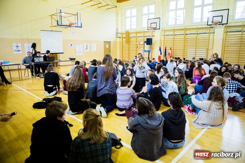 Zdjęcie w galerii na portalu naszraciborz.pl: Turniej gier i zabaw językowych dla uczniów II LO w Raciborzu wiadomości z regionu