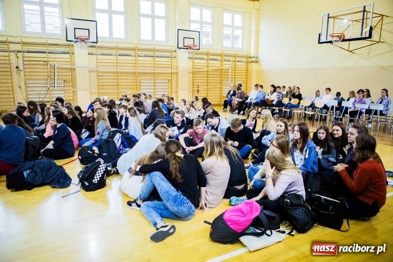 Zdjęcie w galerii na portalu naszraciborz.pl: Turniej gier i zabaw językowych dla uczniów II LO w Raciborzu wiadomości z regionu