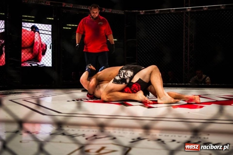 Zdjęcie w galerii na portalu naszraciborz.pl: Raciborzanie wygrali swoje walki na gali MMA w Bohuminie FOTO i WIDEO wiadomości z regionu