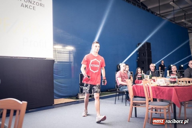 Zdjęcie w galerii na portalu naszraciborz.pl: Raciborzanie wygrali swoje walki na gali MMA w Bohuminie FOTO i WIDEO wiadomości z regionu