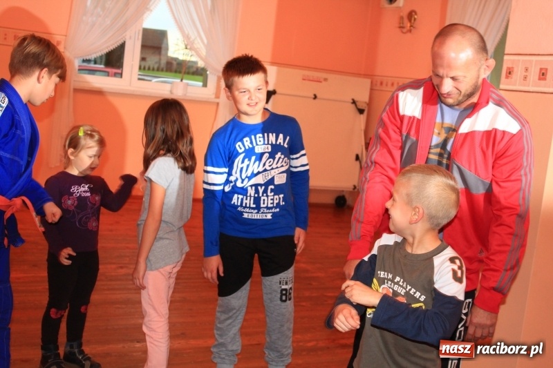 Zdjęcie w galerii na portalu naszraciborz.pl: Łamatorzy odwiedzili dzieci w Łańcach wiadomości z regionu