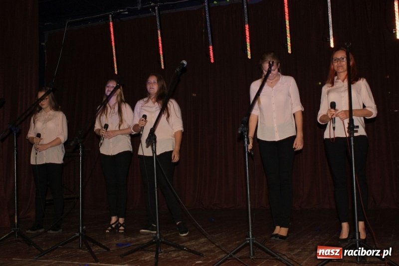 Zdjęcie w galerii na portalu naszraciborz.pl: W Krzanowicach nagrodzono kulturalników  wiadomości z regionu