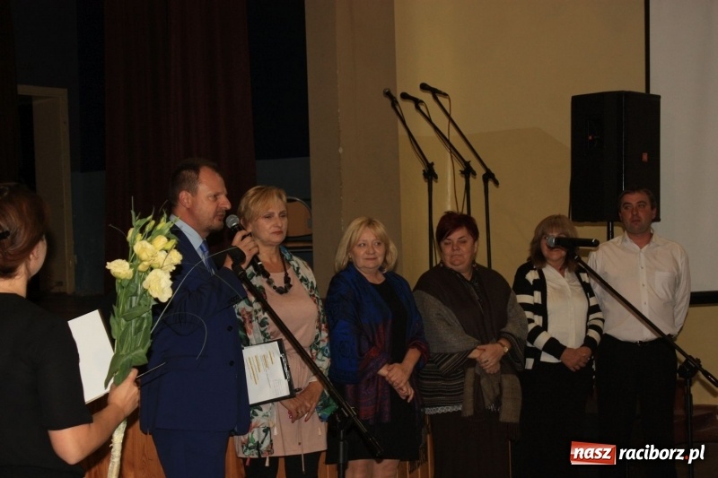 Zdjęcie w galerii na portalu naszraciborz.pl: W Krzanowicach nagrodzono kulturalników  wiadomości z regionu
