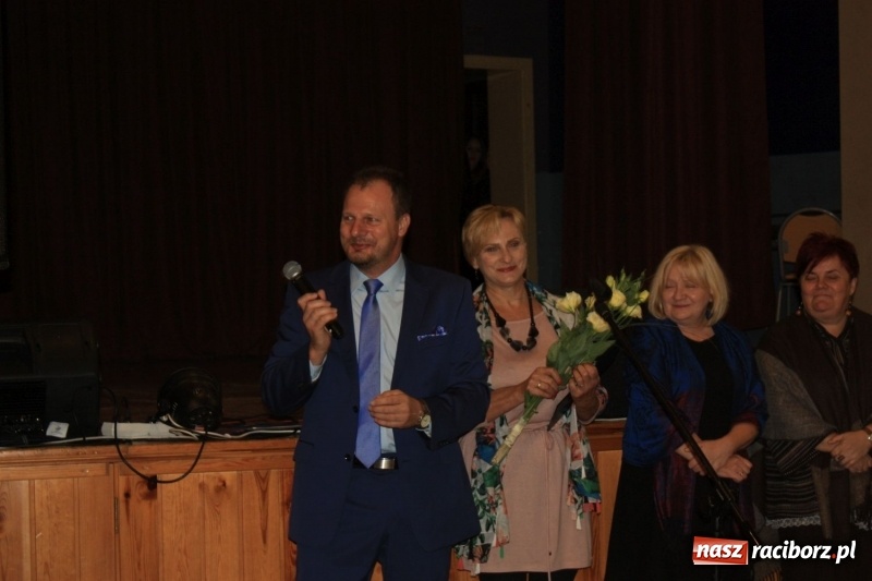 Zdjęcie w galerii na portalu naszraciborz.pl: W Krzanowicach nagrodzono kulturalników  wiadomości z regionu