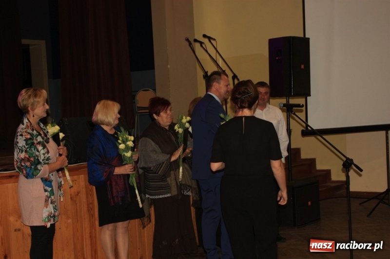 Zdjęcie w galerii na portalu naszraciborz.pl: W Krzanowicach nagrodzono kulturalników  wiadomości z regionu