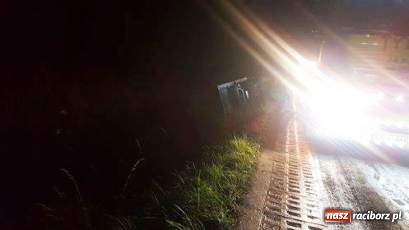 Zdjęcie w galerii na portalu naszraciborz.pl: Zderzenie hyundaia i skody w Kornowacu. Dwie kobiety trafiły do szpitala wiadomości z regionu