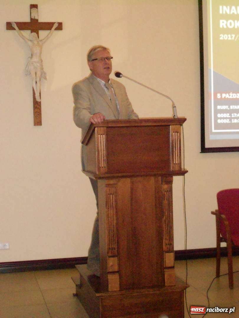 Zdjęcie w galerii na portalu naszraciborz.pl: Inauguracja roku akademickiego rudzkiego Uniwersytetu III Wieku wiadomości z regionu