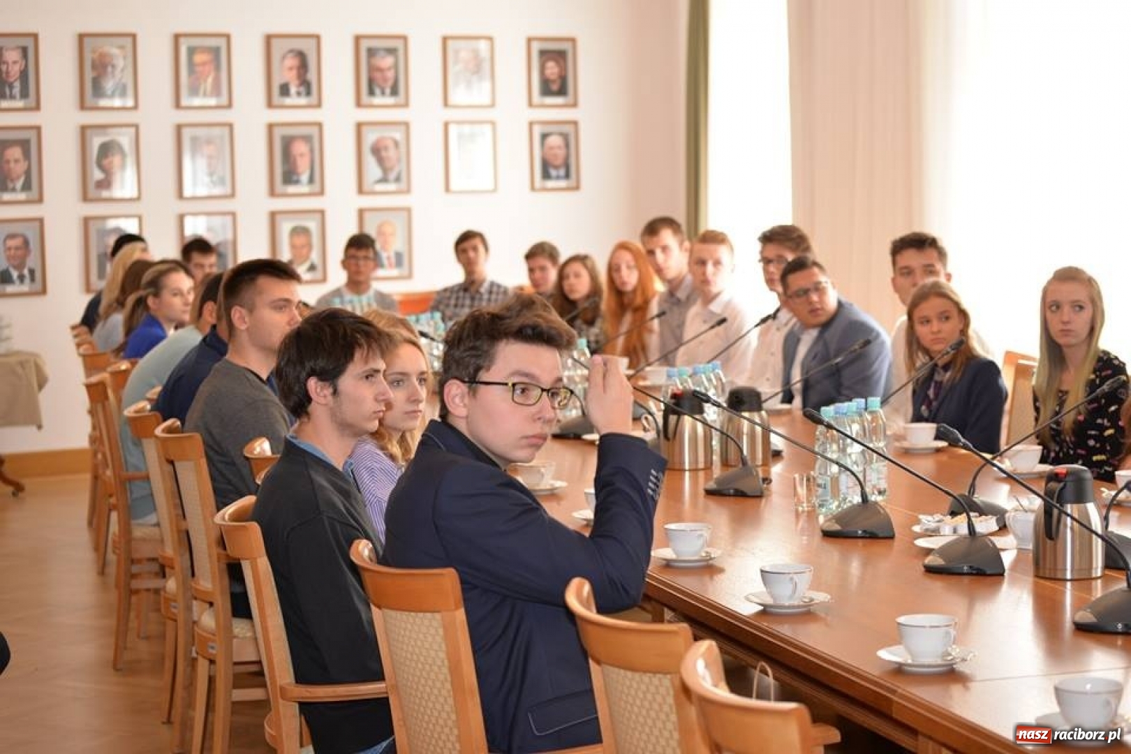 Zdjęcie w galerii na portalu naszraciborz.pl: Dzień z prawem - uczniowie I LO na warsztatach w resorcie sprawiedliwości wiadomości z regionu