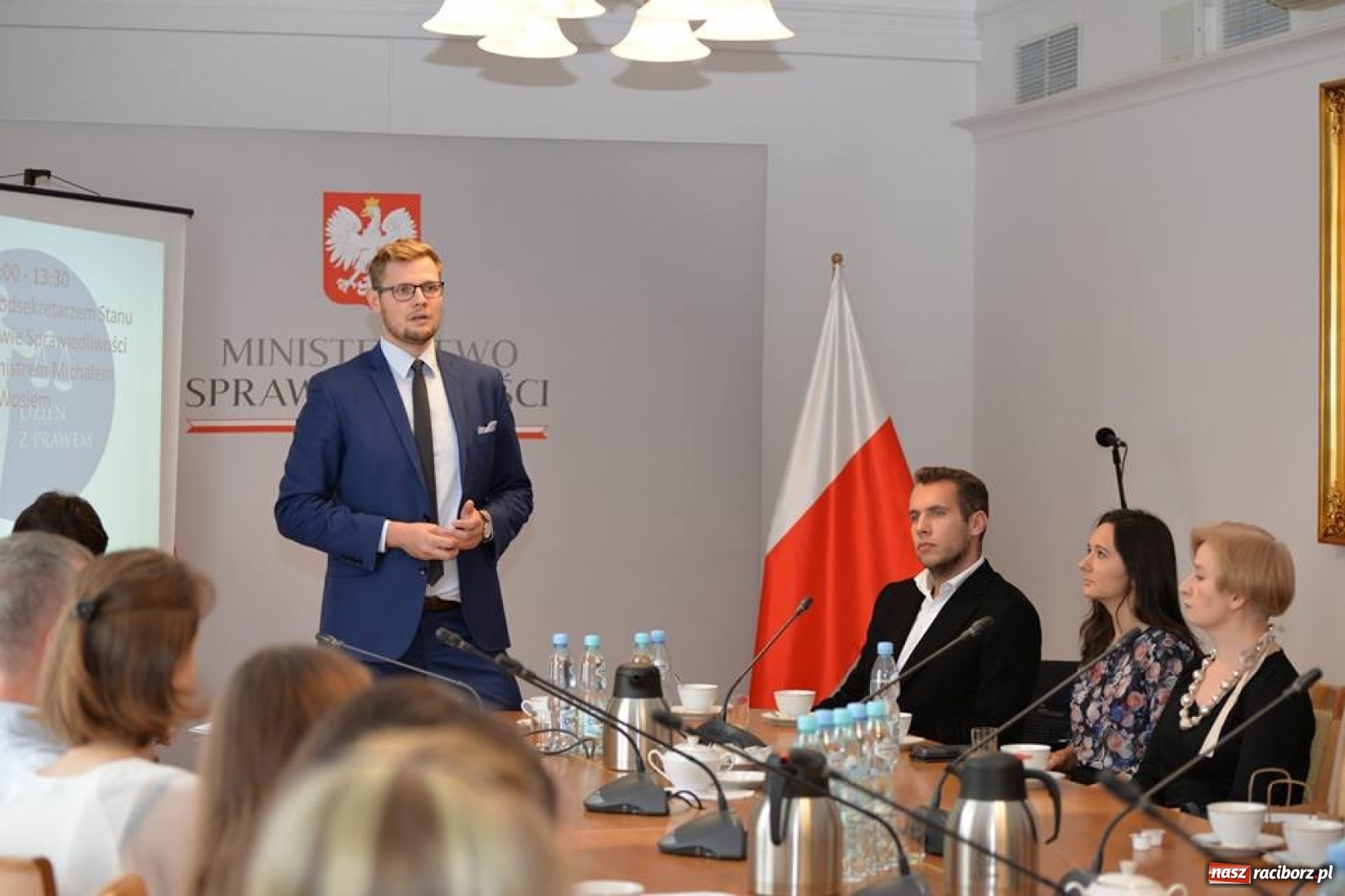 Zdjęcie w galerii na portalu naszraciborz.pl: Dzień z prawem - uczniowie I LO na warsztatach w resorcie sprawiedliwości wiadomości z regionu