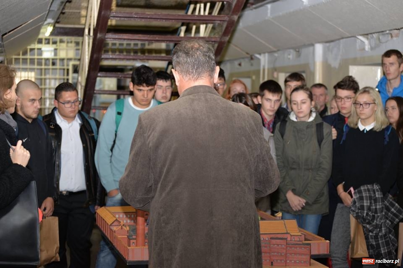 Zdjęcie w galerii na portalu naszraciborz.pl: Dzień z prawem - uczniowie I LO na warsztatach w resorcie sprawiedliwości wiadomości z regionu