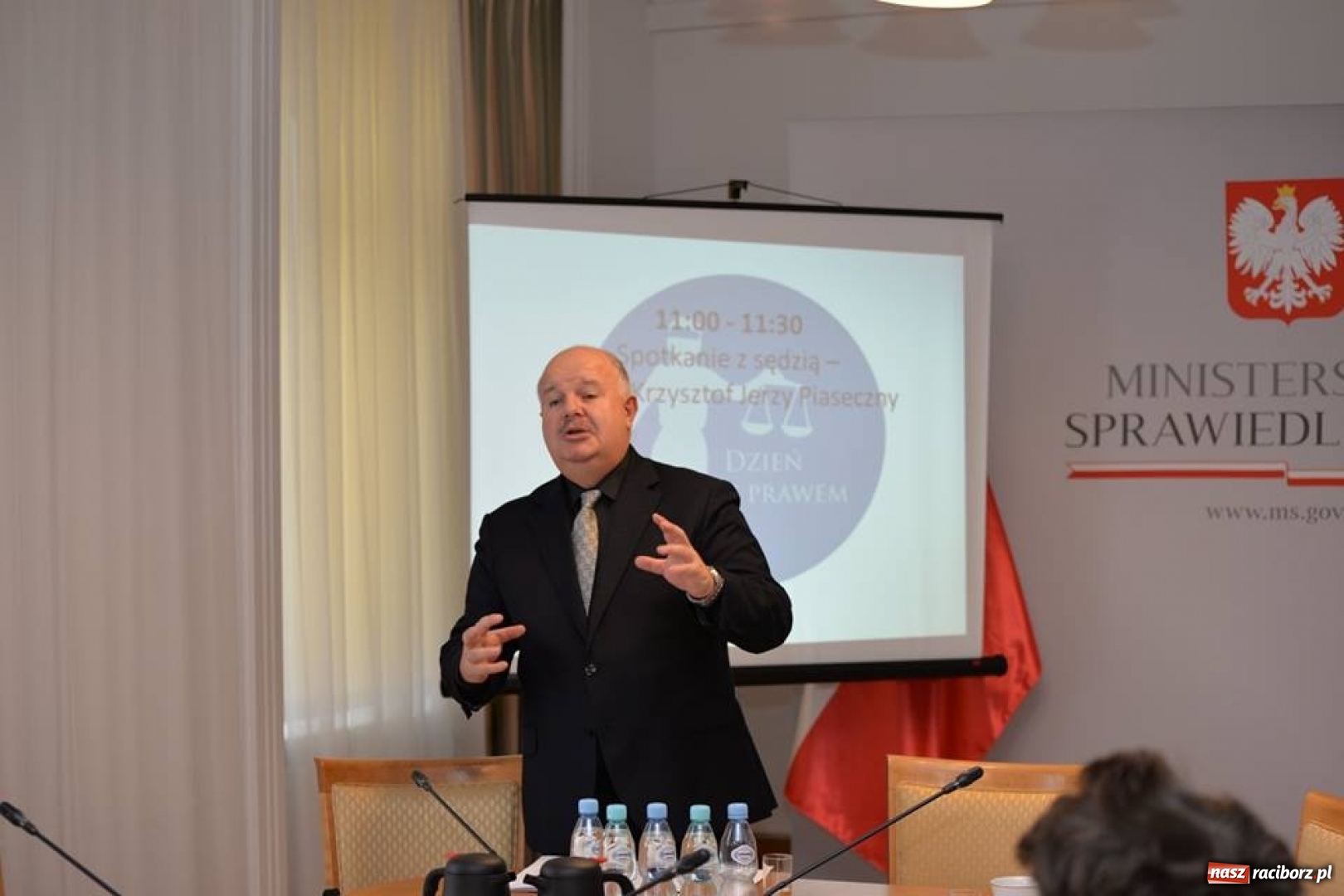 Zdjęcie w galerii na portalu naszraciborz.pl: Dzień z prawem - uczniowie I LO na warsztatach w resorcie sprawiedliwości wiadomości z regionu