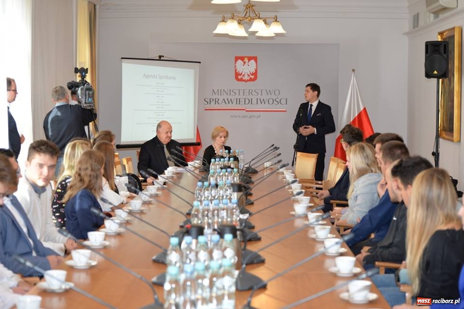 Zdjęcie w galerii na portalu naszraciborz.pl: Dzień z prawem - uczniowie I LO na warsztatach w resorcie sprawiedliwości wiadomości z regionu