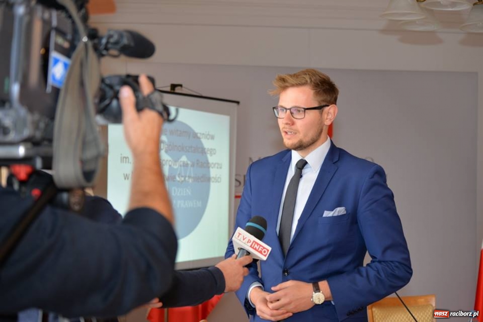 Zdjęcie w galerii na portalu naszraciborz.pl: Dzień z prawem - uczniowie I LO na warsztatach w resorcie sprawiedliwości wiadomości z regionu