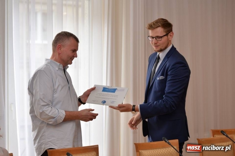 Zdjęcie w galerii na portalu naszraciborz.pl: Dzień z prawem - uczniowie I LO na warsztatach w resorcie sprawiedliwości wiadomości z regionu