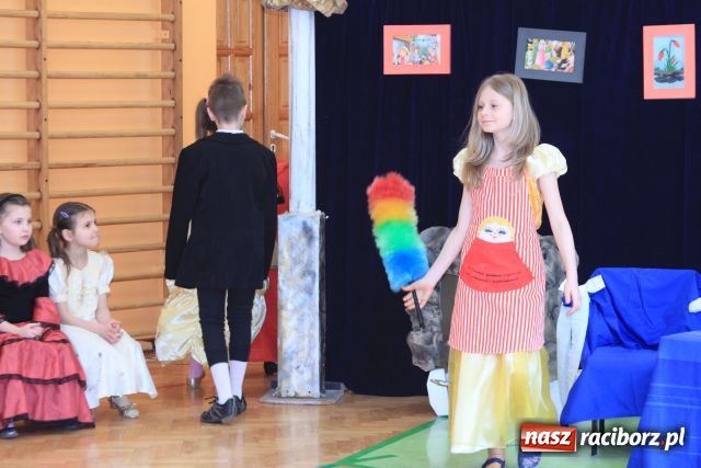 Zdjęcie w galerii na portalu naszraciborz.pl: Kopciuszek dla przedszkolaków wiadomości z regionu