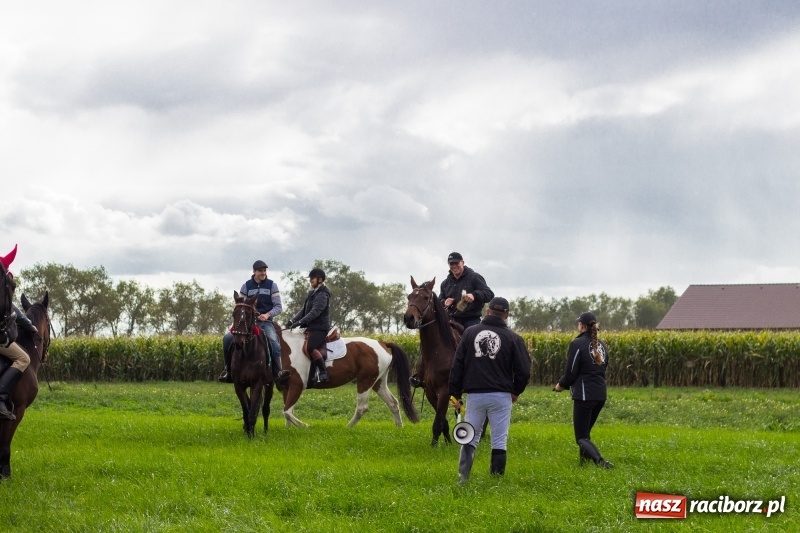 Zdjęcie w galerii na portalu naszraciborz.pl: Adrian Krzemień z lisią kitą w Żerdzinach wiadomości z regionu