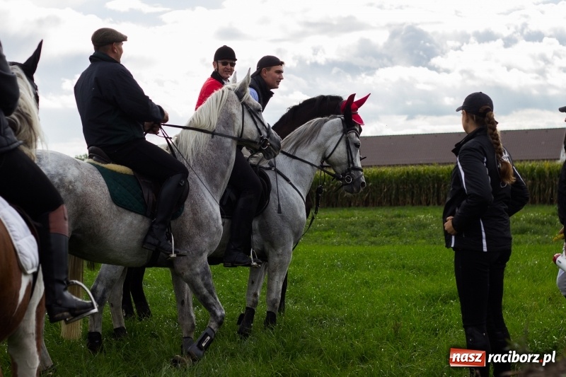 Zdjęcie w galerii na portalu naszraciborz.pl: Adrian Krzemień z lisią kitą w Żerdzinach wiadomości z regionu