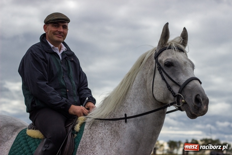 Zdjęcie w galerii na portalu naszraciborz.pl: Adrian Krzemień z lisią kitą w Żerdzinach wiadomości z regionu