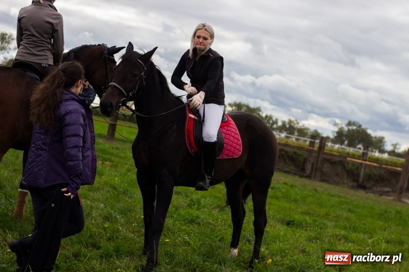 Zdjęcie w galerii na portalu naszraciborz.pl: Adrian Krzemień z lisią kitą w Żerdzinach wiadomości z regionu