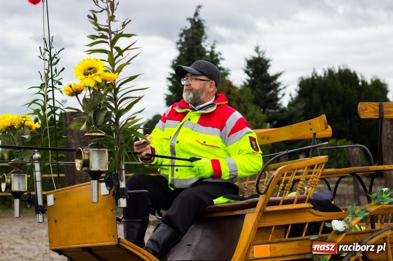 Zdjęcie w galerii na portalu naszraciborz.pl: Adrian Krzemień z lisią kitą w Żerdzinach wiadomości z regionu