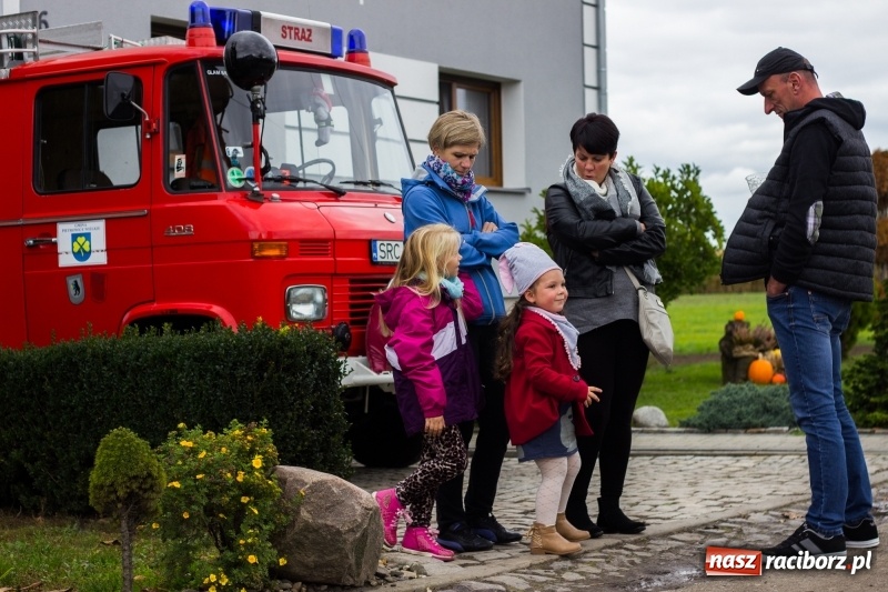 Zdjęcie w galerii na portalu naszraciborz.pl: Adrian Krzemień z lisią kitą w Żerdzinach wiadomości z regionu