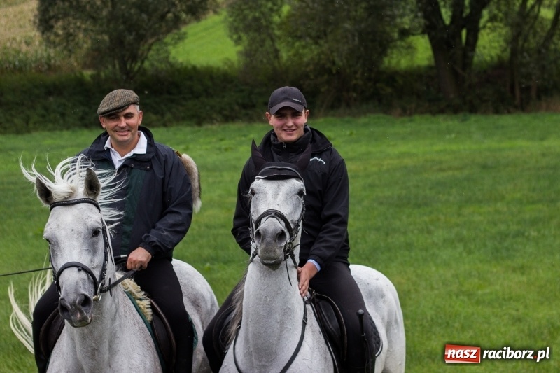 Zdjęcie w galerii na portalu naszraciborz.pl: Adrian Krzemień z lisią kitą w Żerdzinach wiadomości z regionu