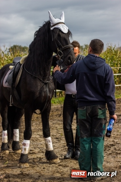 Zdjęcie w galerii na portalu naszraciborz.pl: Adrian Krzemień z lisią kitą w Żerdzinach wiadomości z regionu