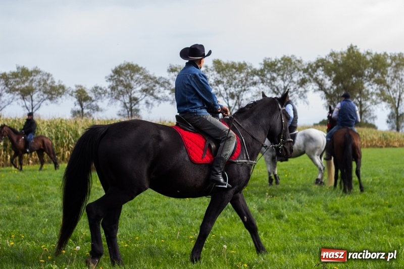 Zdjęcie w galerii na portalu naszraciborz.pl: Adrian Krzemień z lisią kitą w Żerdzinach wiadomości z regionu