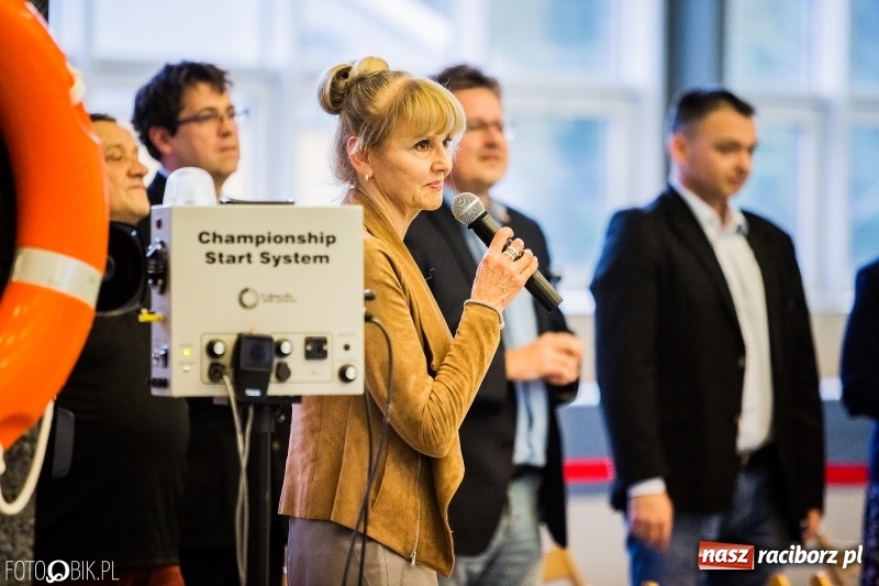 Zdjęcie w galerii na portalu naszraciborz.pl: Międzynarodowe Zawody Pływackie o Puchar Dyrektora ZSOMS wiadomości z regionu