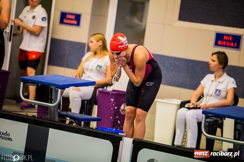 Zdjęcie w galerii na portalu naszraciborz.pl: Międzynarodowe Zawody Pływackie o Puchar Dyrektora ZSOMS wiadomości z regionu