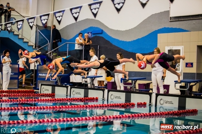 Zdjęcie w galerii na portalu naszraciborz.pl: Międzynarodowe Zawody Pływackie o Puchar Dyrektora ZSOMS wiadomości z regionu