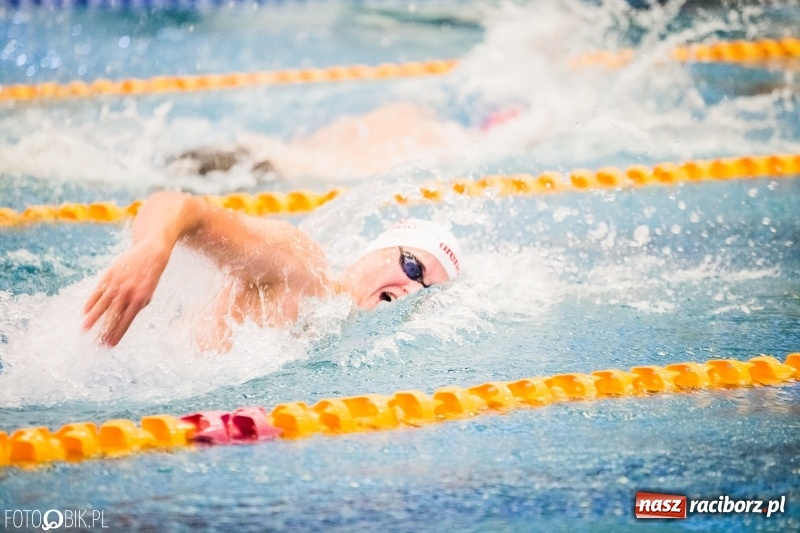 Zdjęcie w galerii na portalu naszraciborz.pl: Międzynarodowe Zawody Pływackie o Puchar Dyrektora ZSOMS wiadomości z regionu