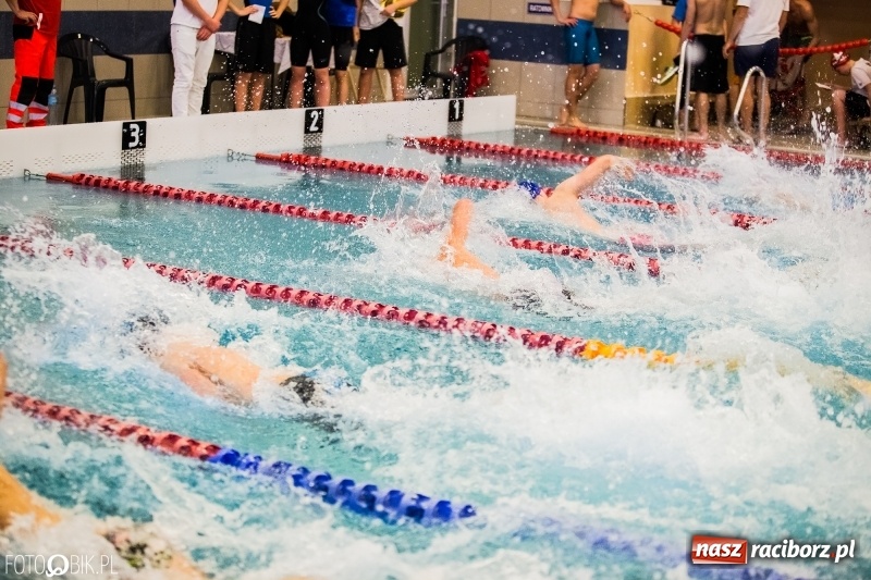 Zdjęcie w galerii na portalu naszraciborz.pl: Międzynarodowe Zawody Pływackie o Puchar Dyrektora ZSOMS wiadomości z regionu