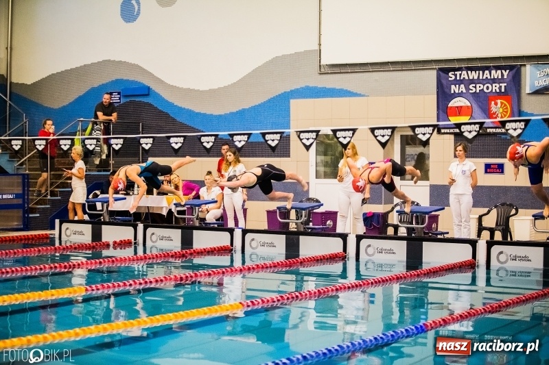 Zdjęcie w galerii na portalu naszraciborz.pl: Międzynarodowe Zawody Pływackie o Puchar Dyrektora ZSOMS wiadomości z regionu