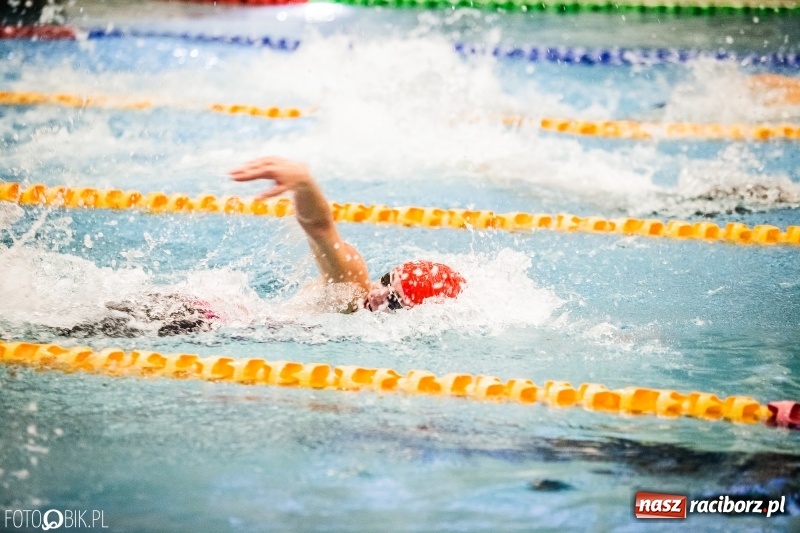 Zdjęcie w galerii na portalu naszraciborz.pl: Międzynarodowe Zawody Pływackie o Puchar Dyrektora ZSOMS wiadomości z regionu
