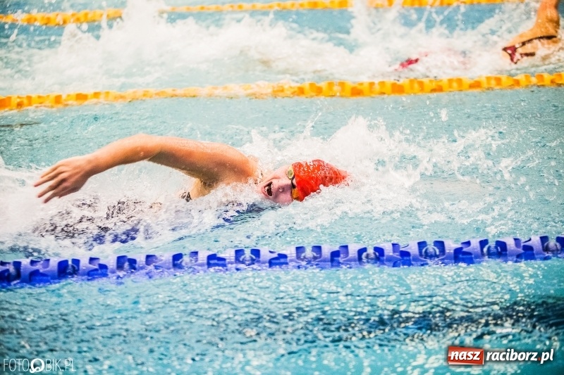 Zdjęcie w galerii na portalu naszraciborz.pl: Międzynarodowe Zawody Pływackie o Puchar Dyrektora ZSOMS wiadomości z regionu