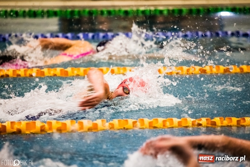 Zdjęcie w galerii na portalu naszraciborz.pl: Międzynarodowe Zawody Pływackie o Puchar Dyrektora ZSOMS wiadomości z regionu