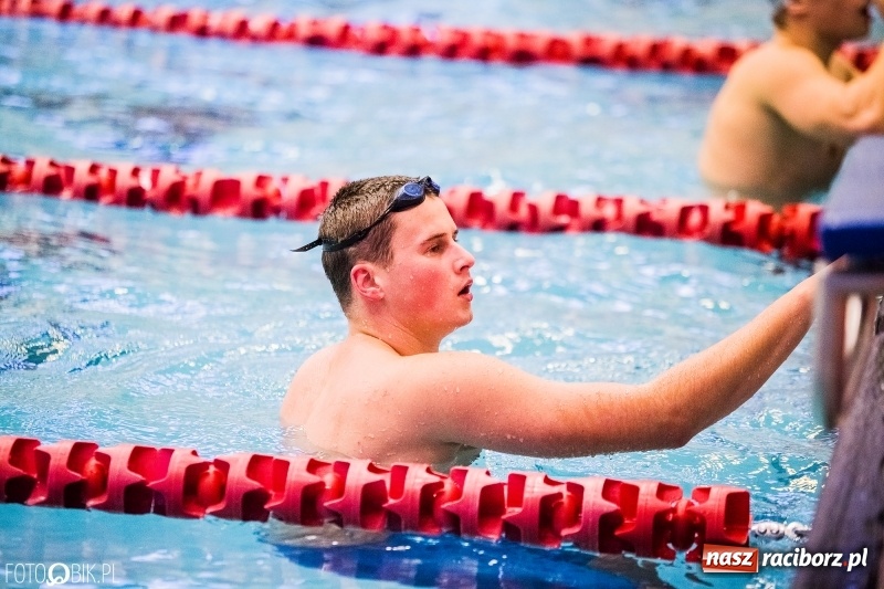 Zdjęcie w galerii na portalu naszraciborz.pl: Międzynarodowe Zawody Pływackie o Puchar Dyrektora ZSOMS wiadomości z regionu