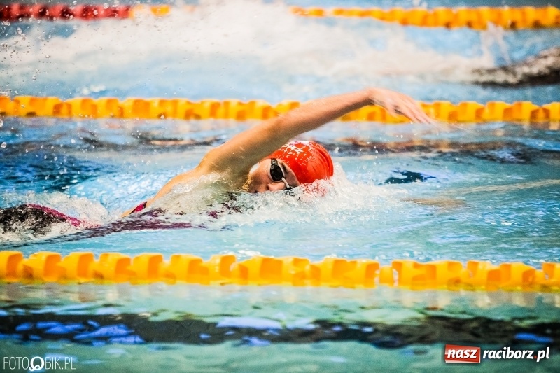 Zdjęcie w galerii na portalu naszraciborz.pl: Międzynarodowe Zawody Pływackie o Puchar Dyrektora ZSOMS wiadomości z regionu